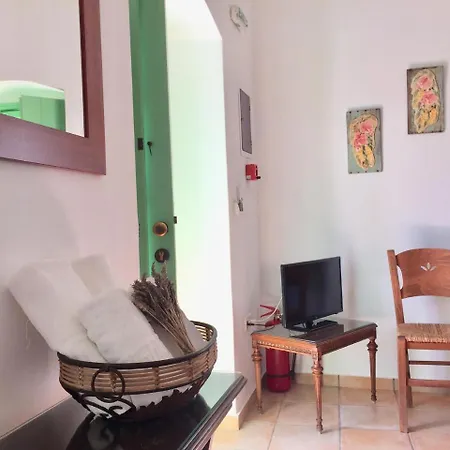 Lemonia - Casa de hóspedes Aroniadhiánika
