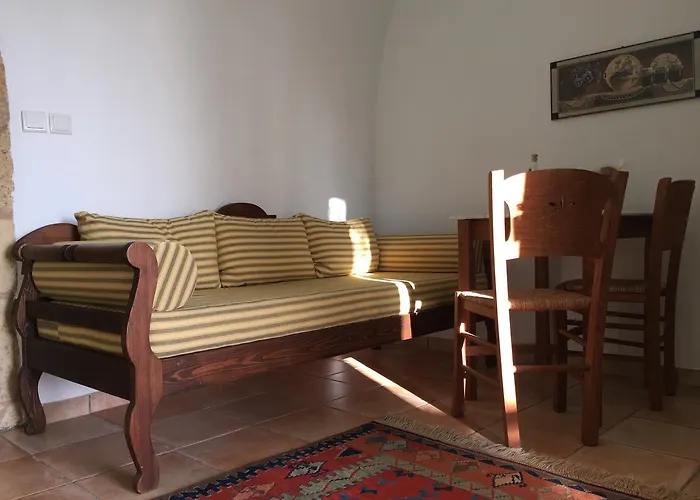 Lemonia - Πανσιόν Aroniadhiánika
